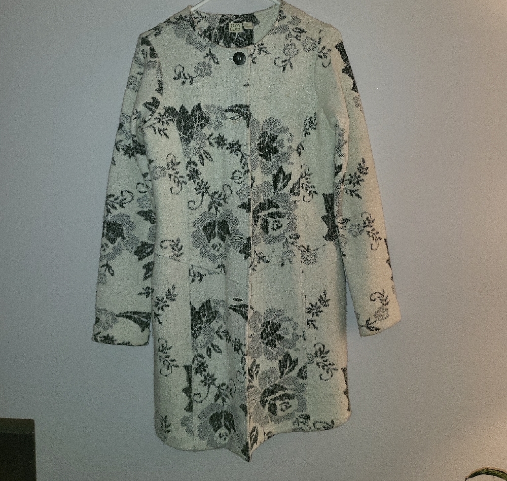 Lucy & Laurel Gray Cream Teddy Jacket